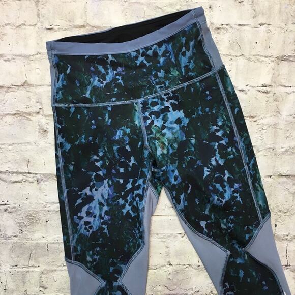 Lululemon Running in the City Tight! - Picture 2 of 6